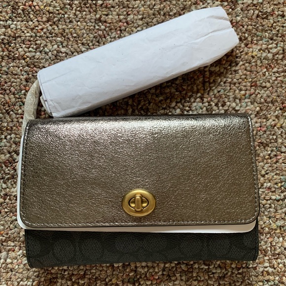 Coach Metallic Colorblock Turnlock Chain Crossbody - Picture 2 of 7